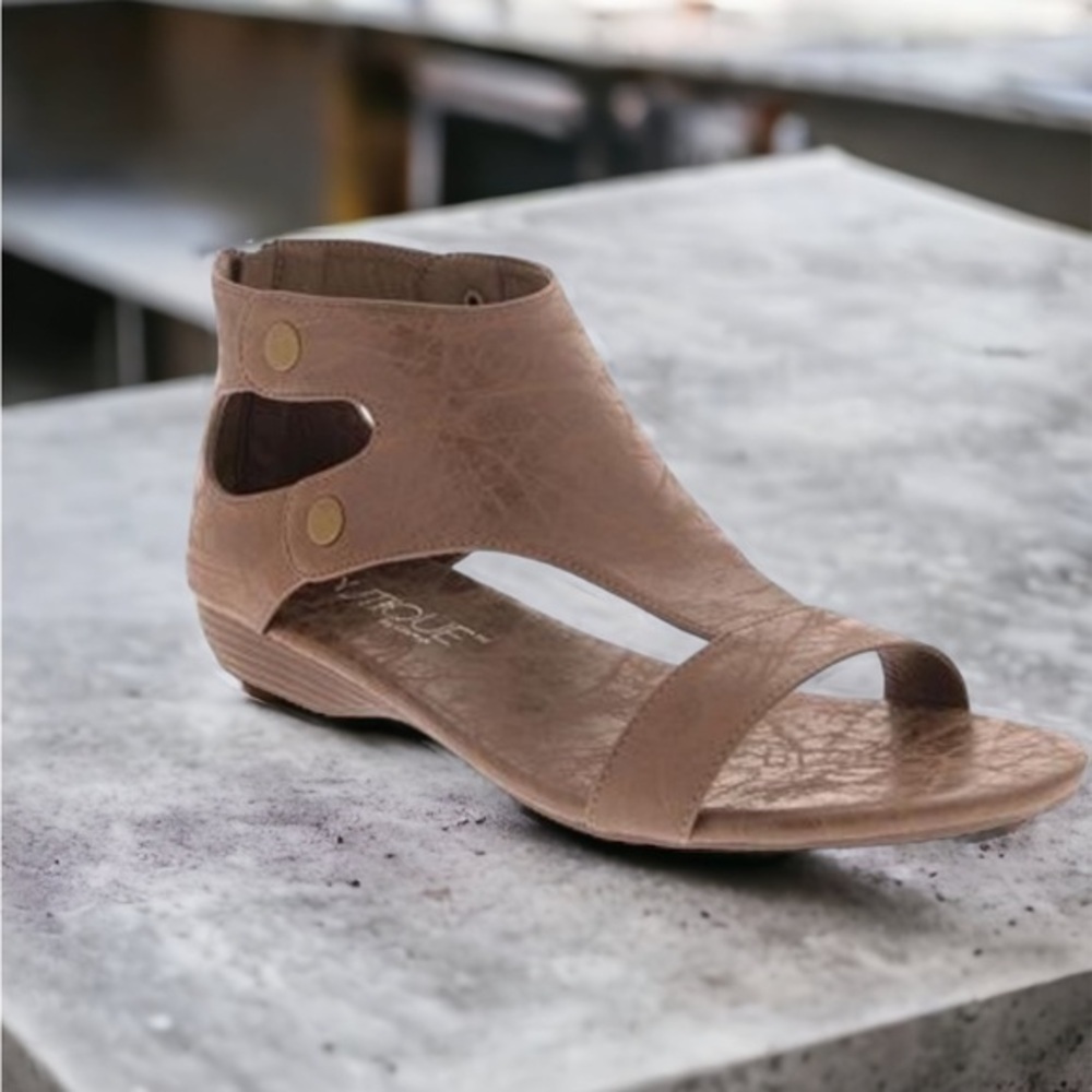 Corkys Ohana Brown Gladiator Sandal, size 7